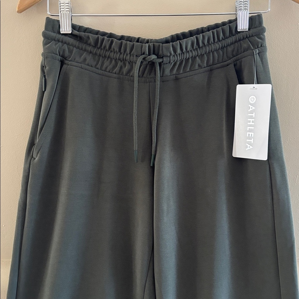 Athleta Seasoft Straight Crop Pants in Dark Olive Green. XS/Tall. NWT.